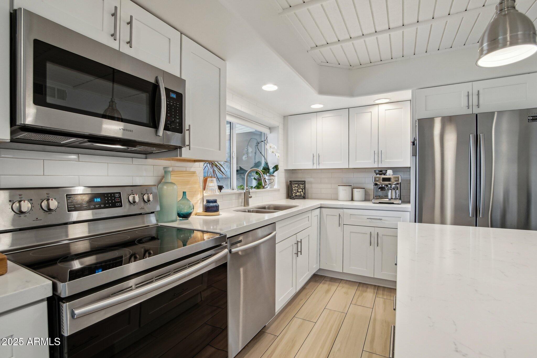 5119 E SHAW BUTTE Drive