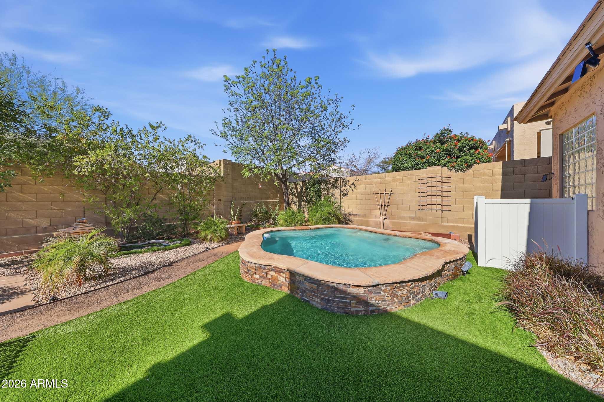 42820 N LIVINGSTONE Way