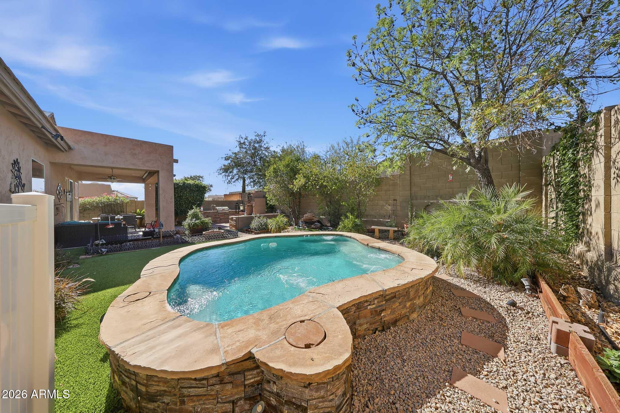 42820 N LIVINGSTONE Way