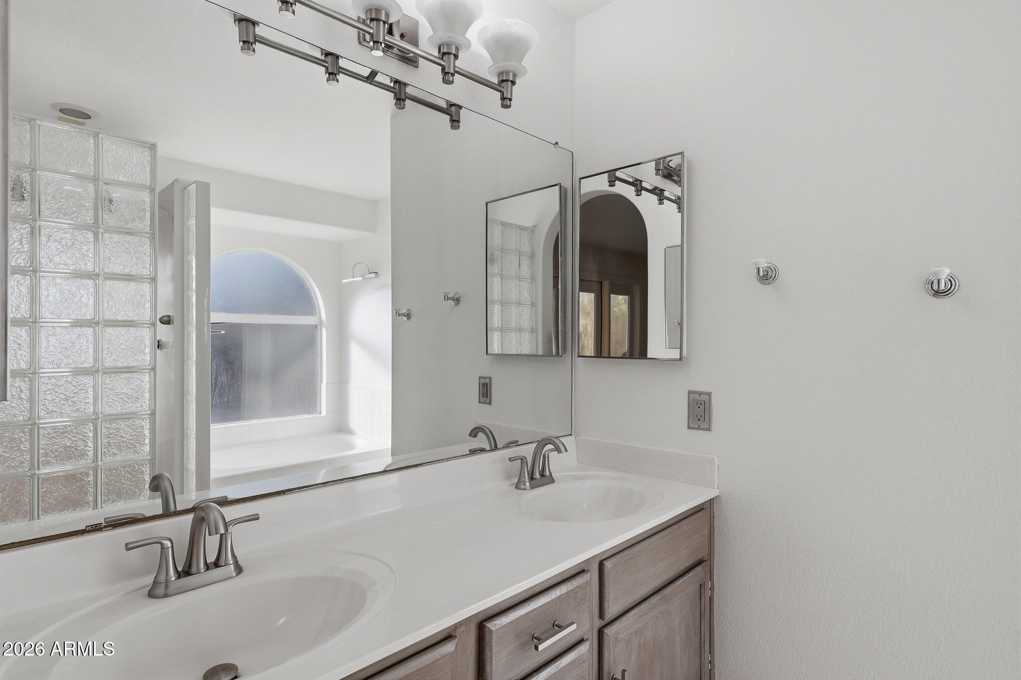 190 S LONGMORE Street