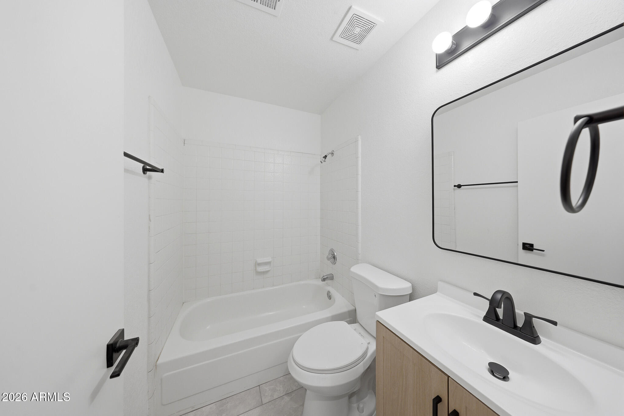 9001 W CINNABAR Avenue