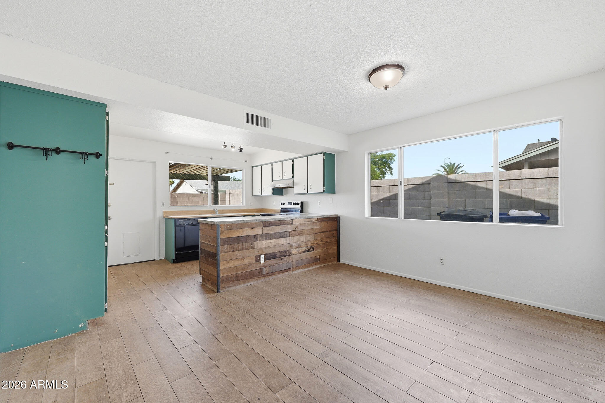 1624 W PERALTA Avenue