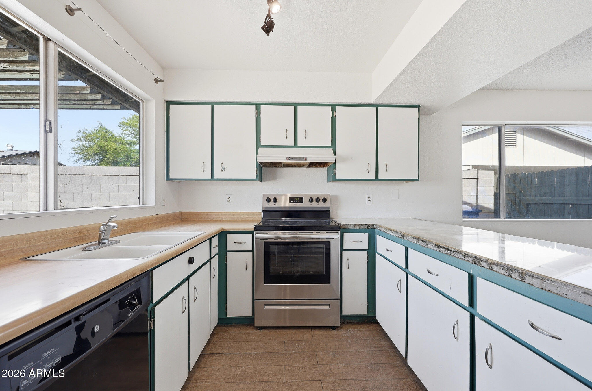 1624 W PERALTA Avenue