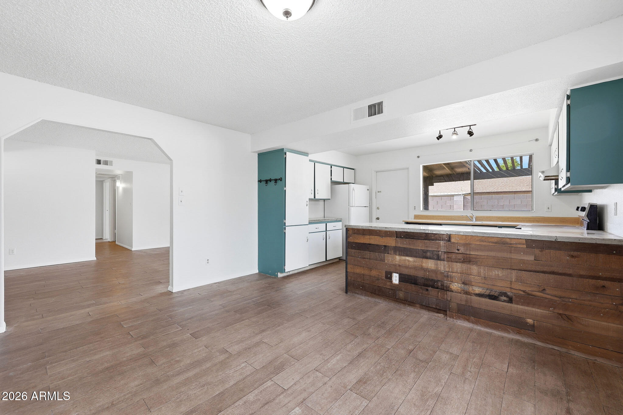 1624 W PERALTA Avenue