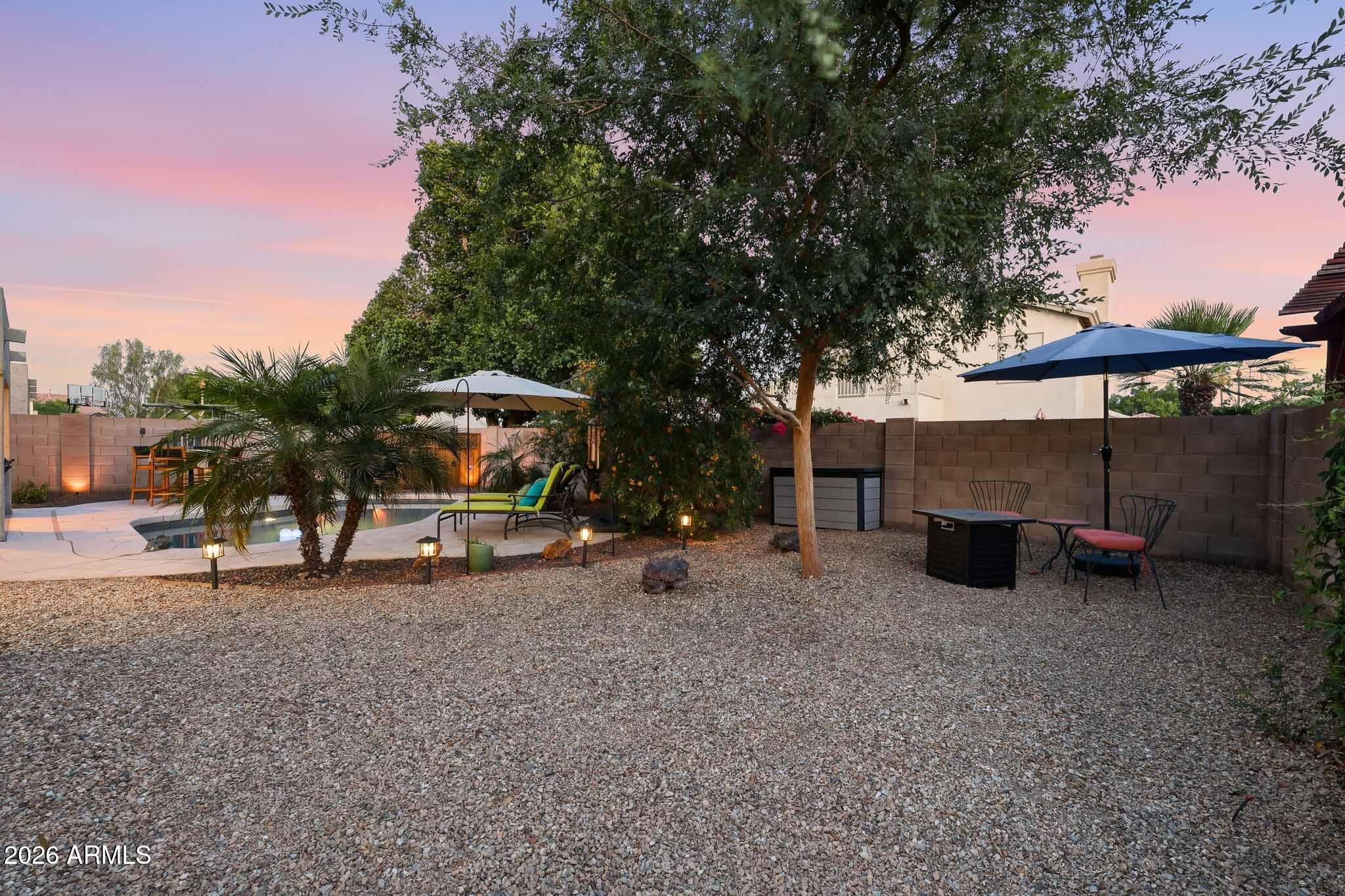 6619 W LOUISE Drive