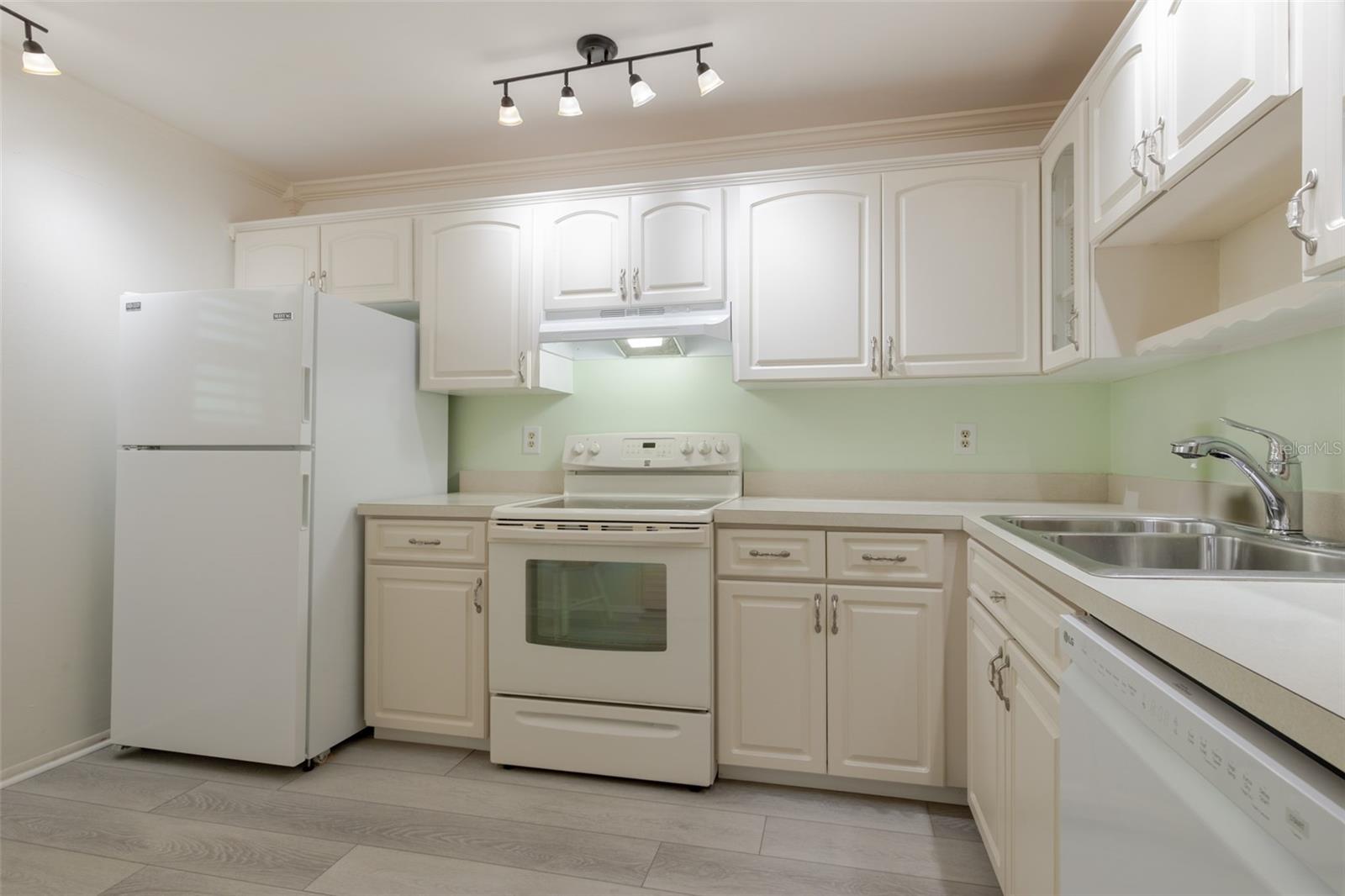 3680 IRONWOOD CIR #603L