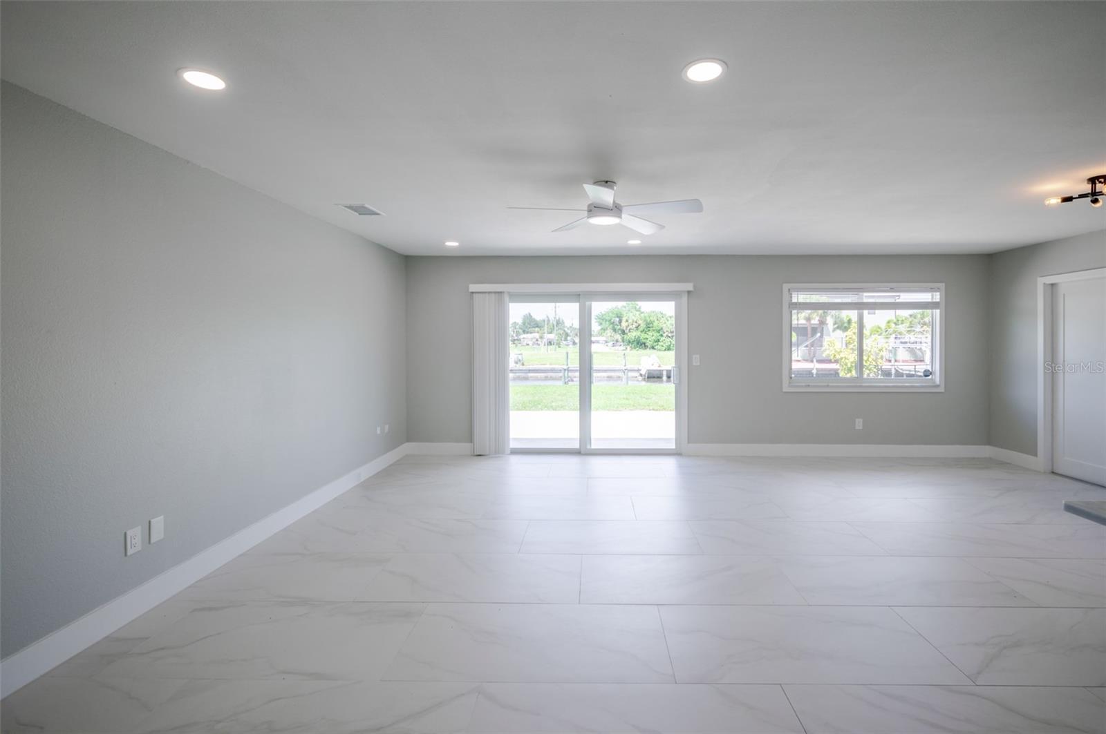 18310 VAN NUYS CIR