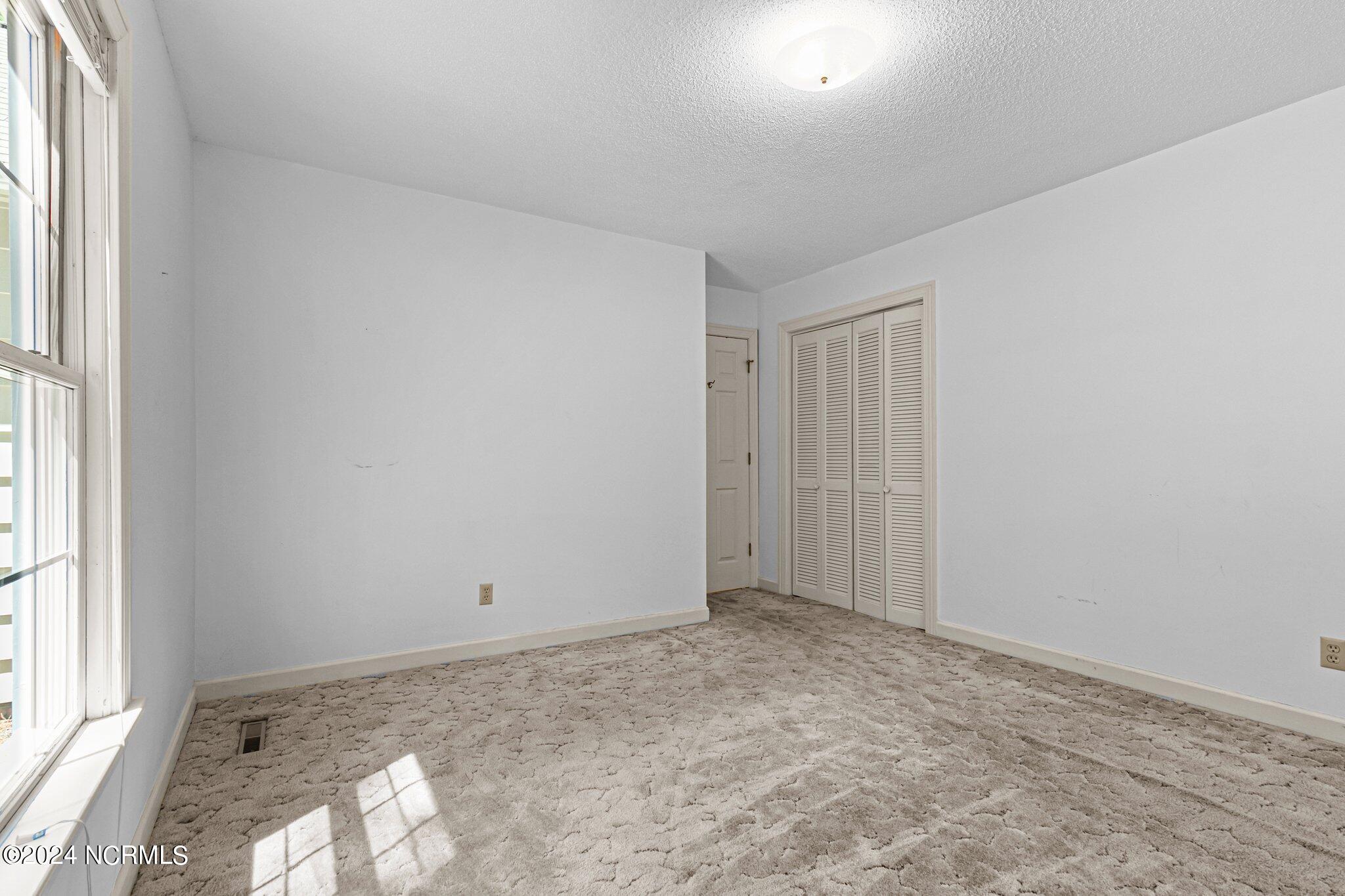 225 S Valley Road