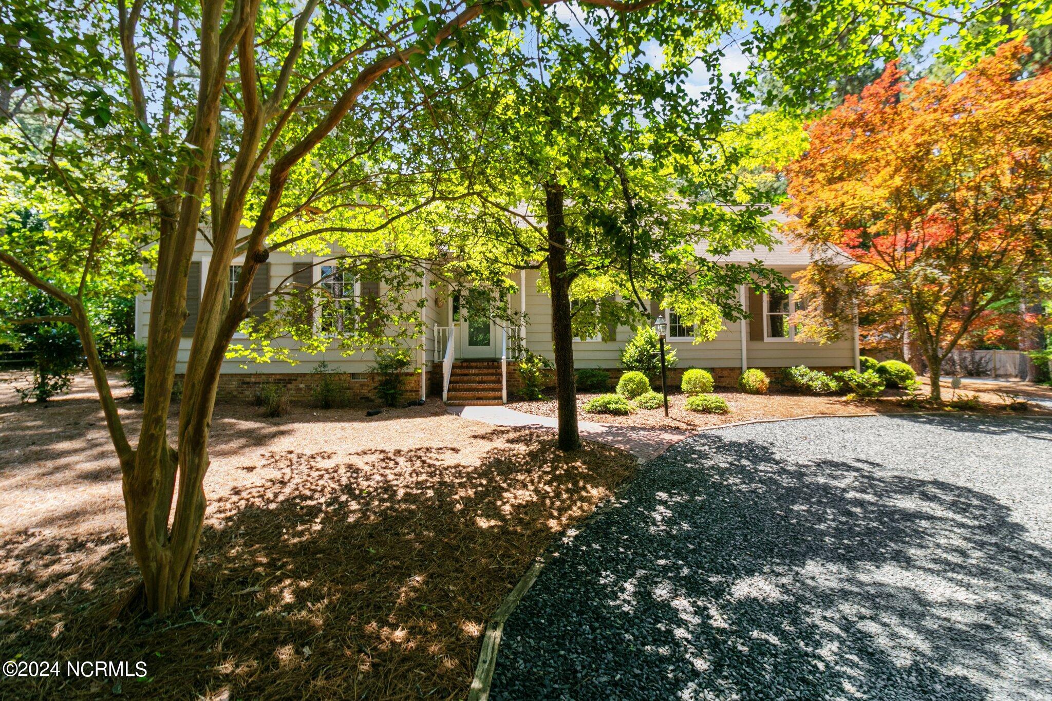 225 S Valley Road