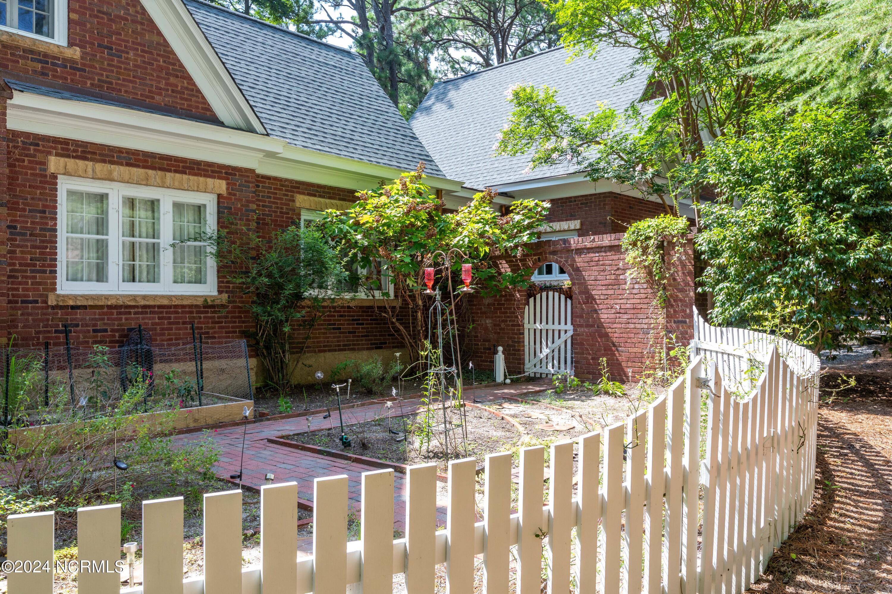 140 Pinegrove Road