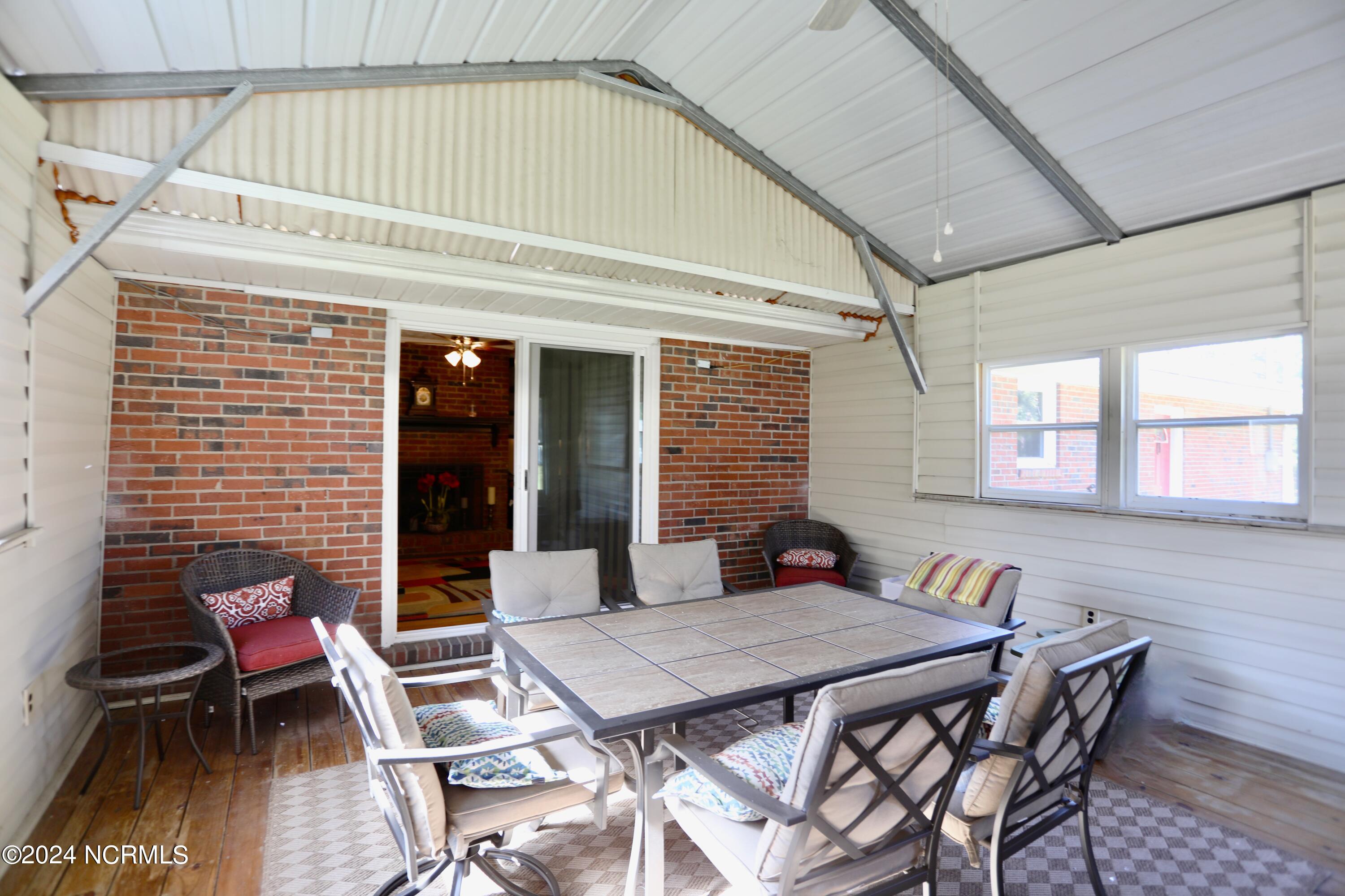 1111 N Glenwood Trail
