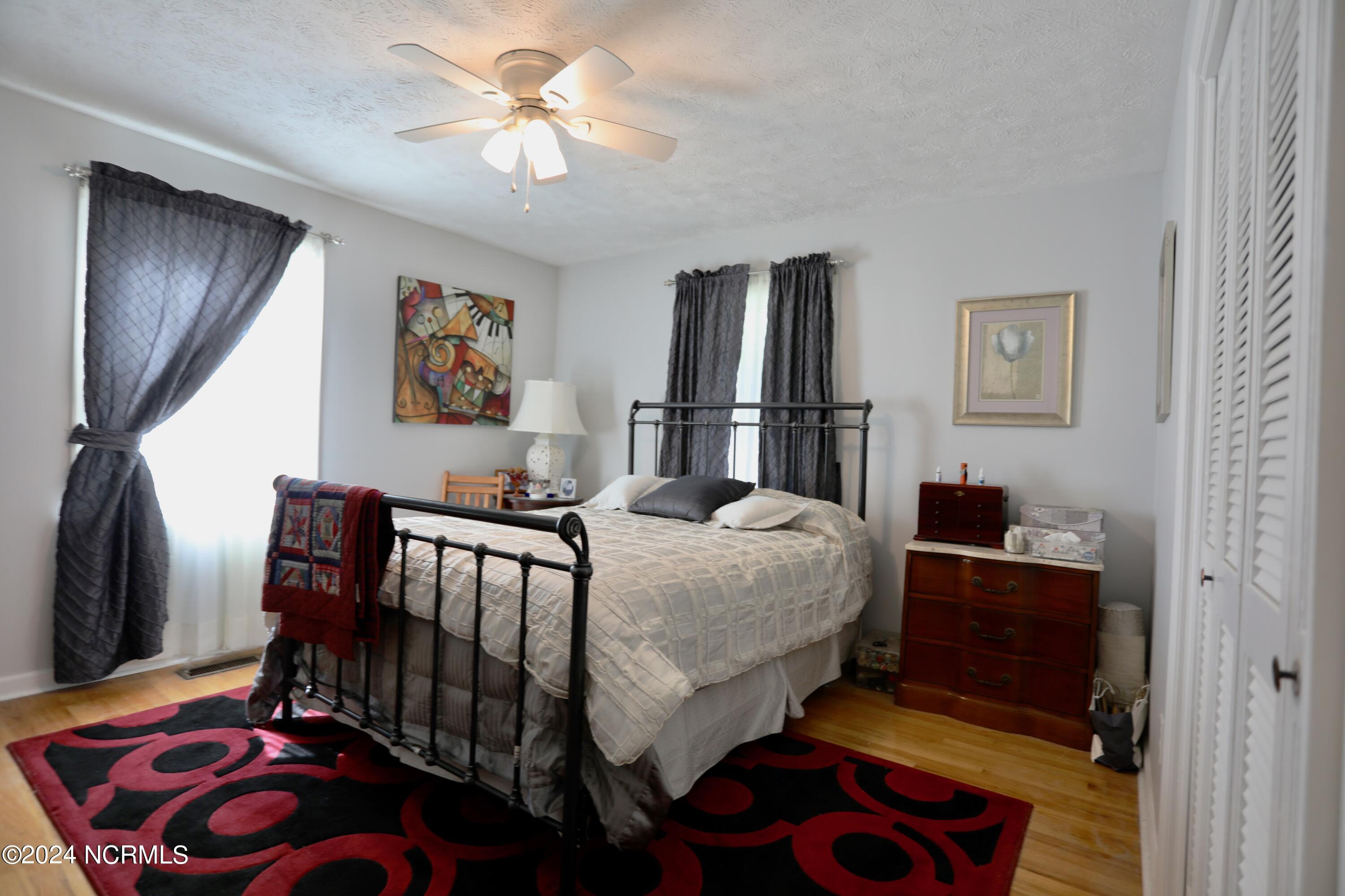 1111 N Glenwood Trail