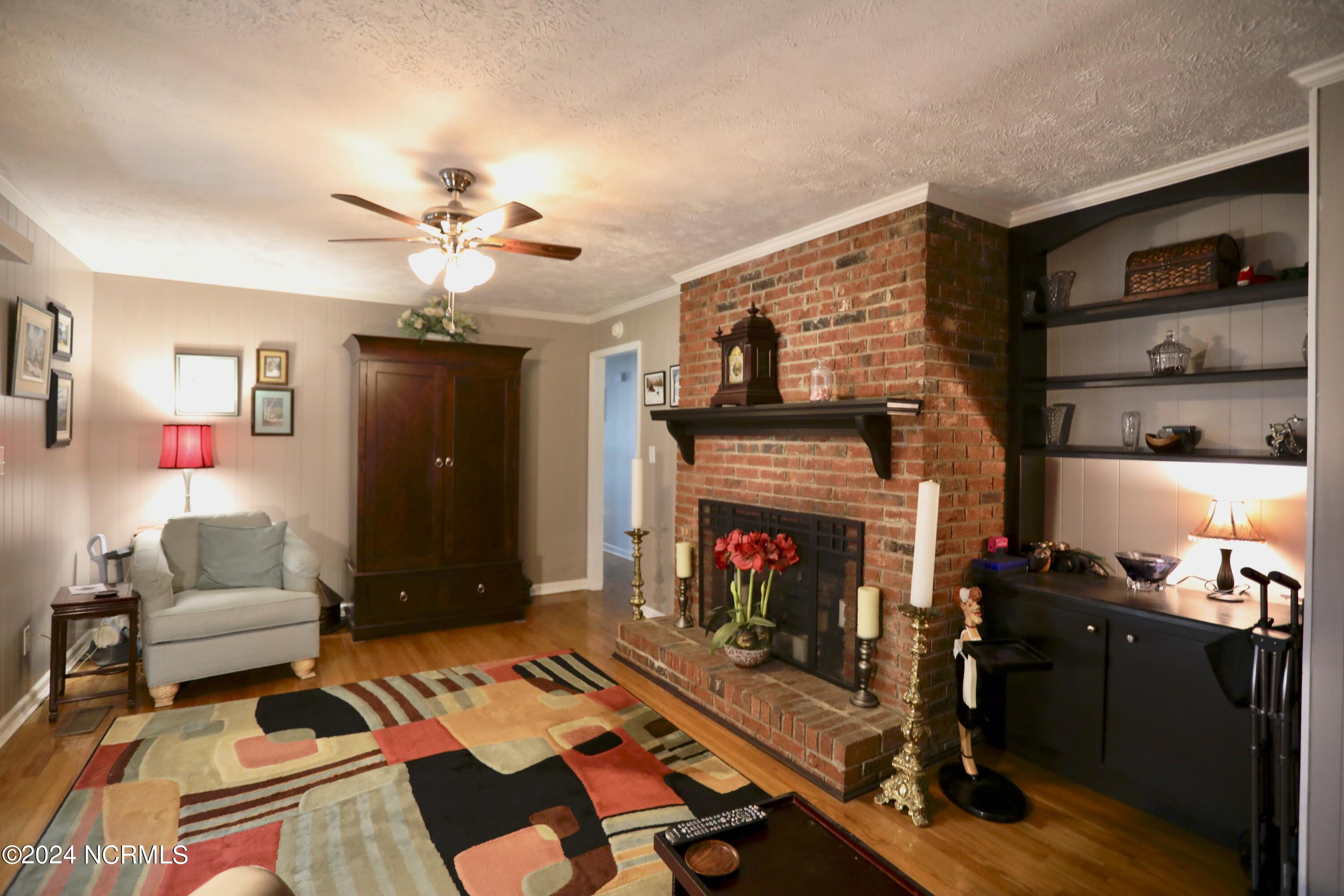 1111 N Glenwood Trail