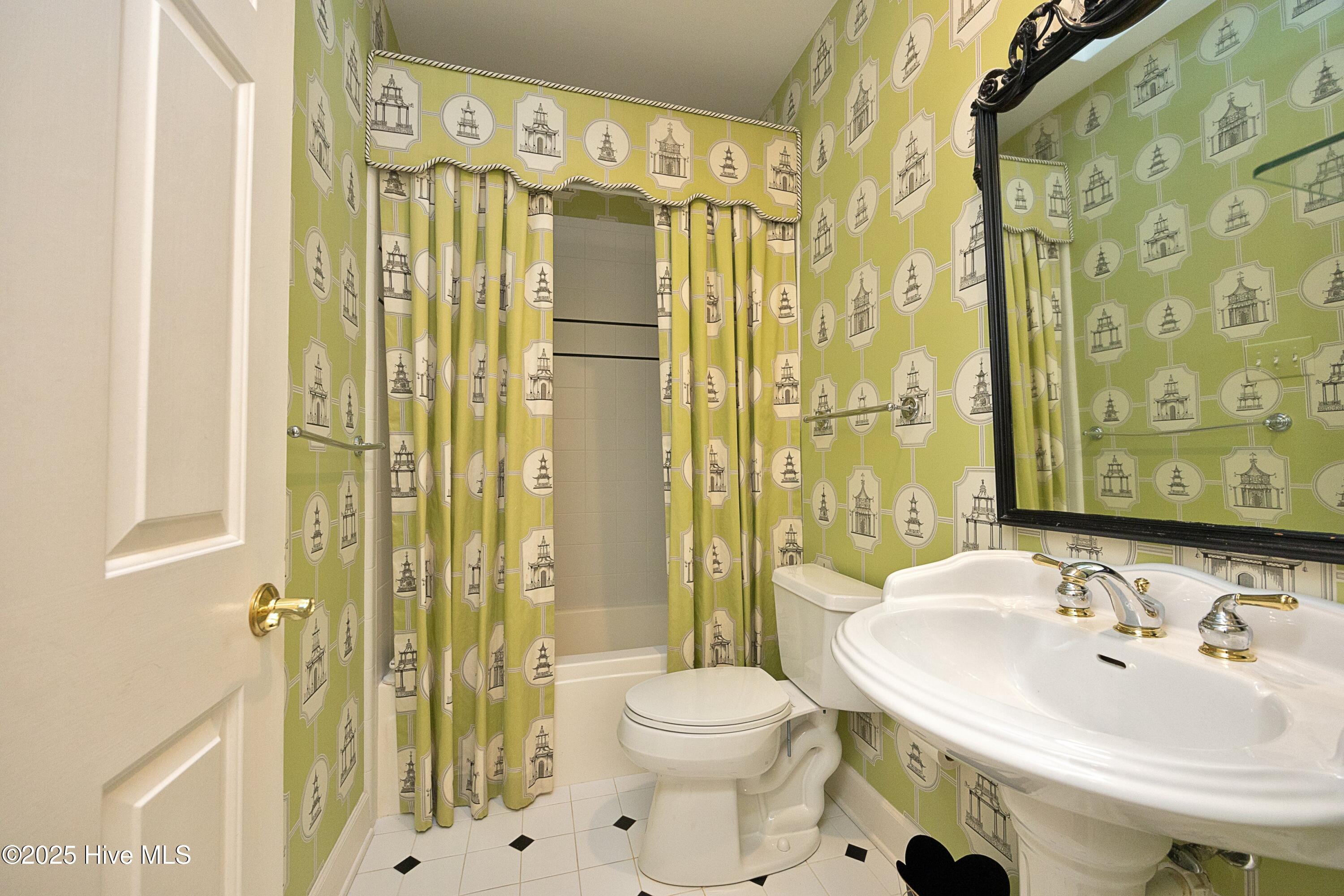 8 Ravenel Court