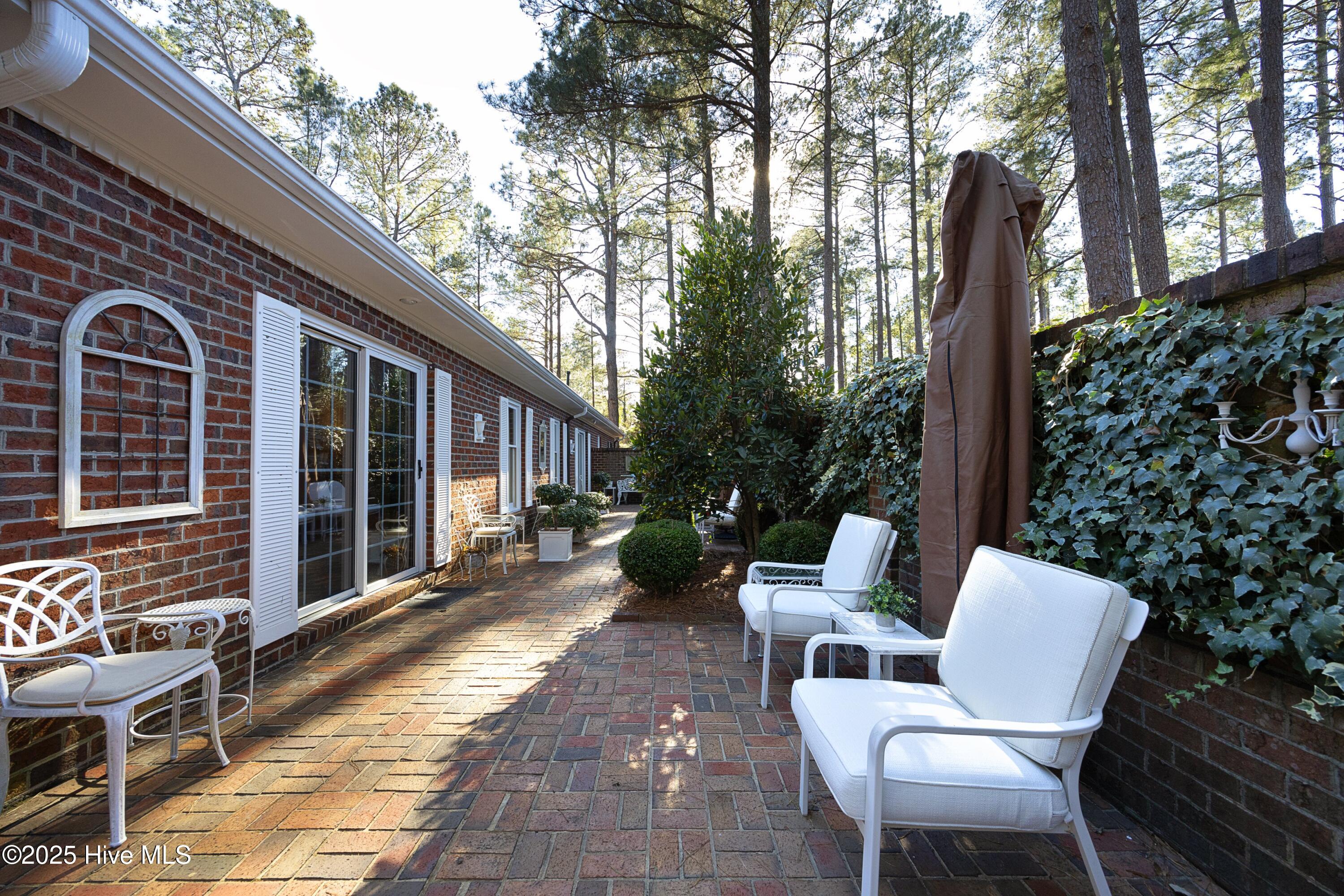 8 Ravenel Court