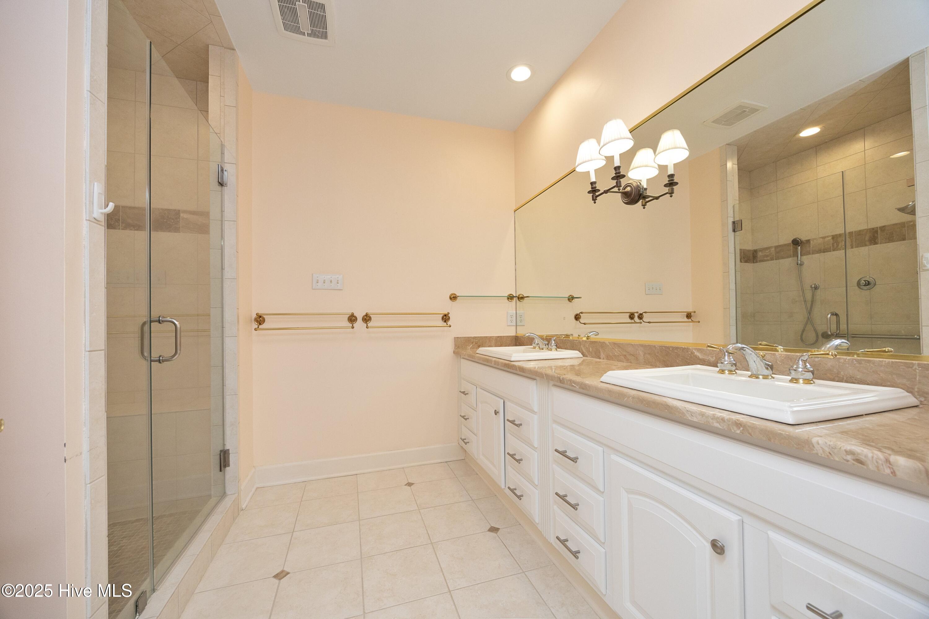 8 Ravenel Court