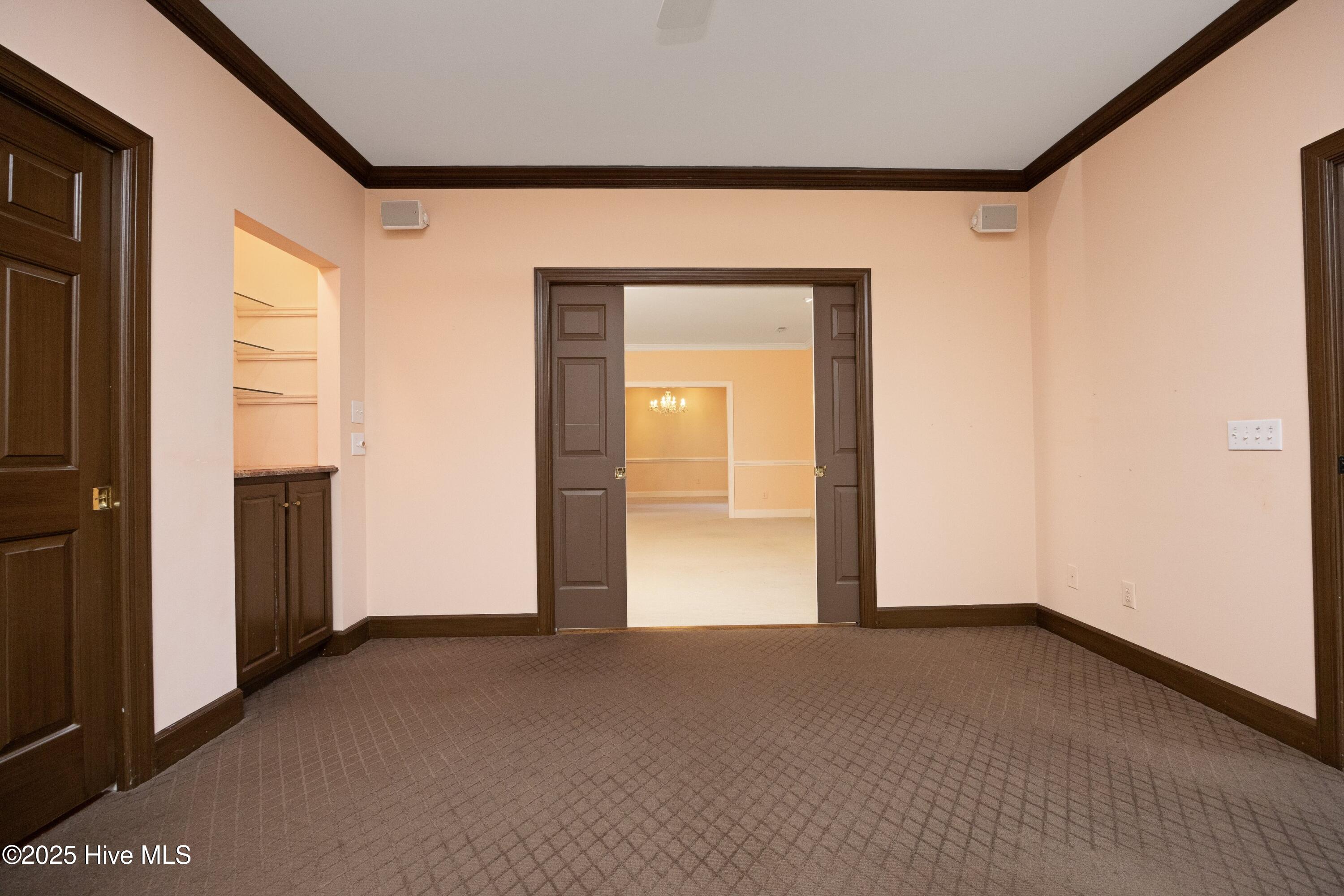 8 Ravenel Court