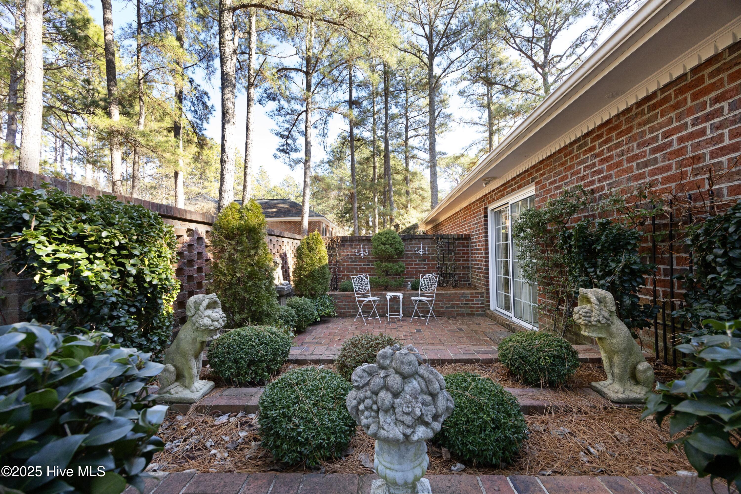 8 Ravenel Court