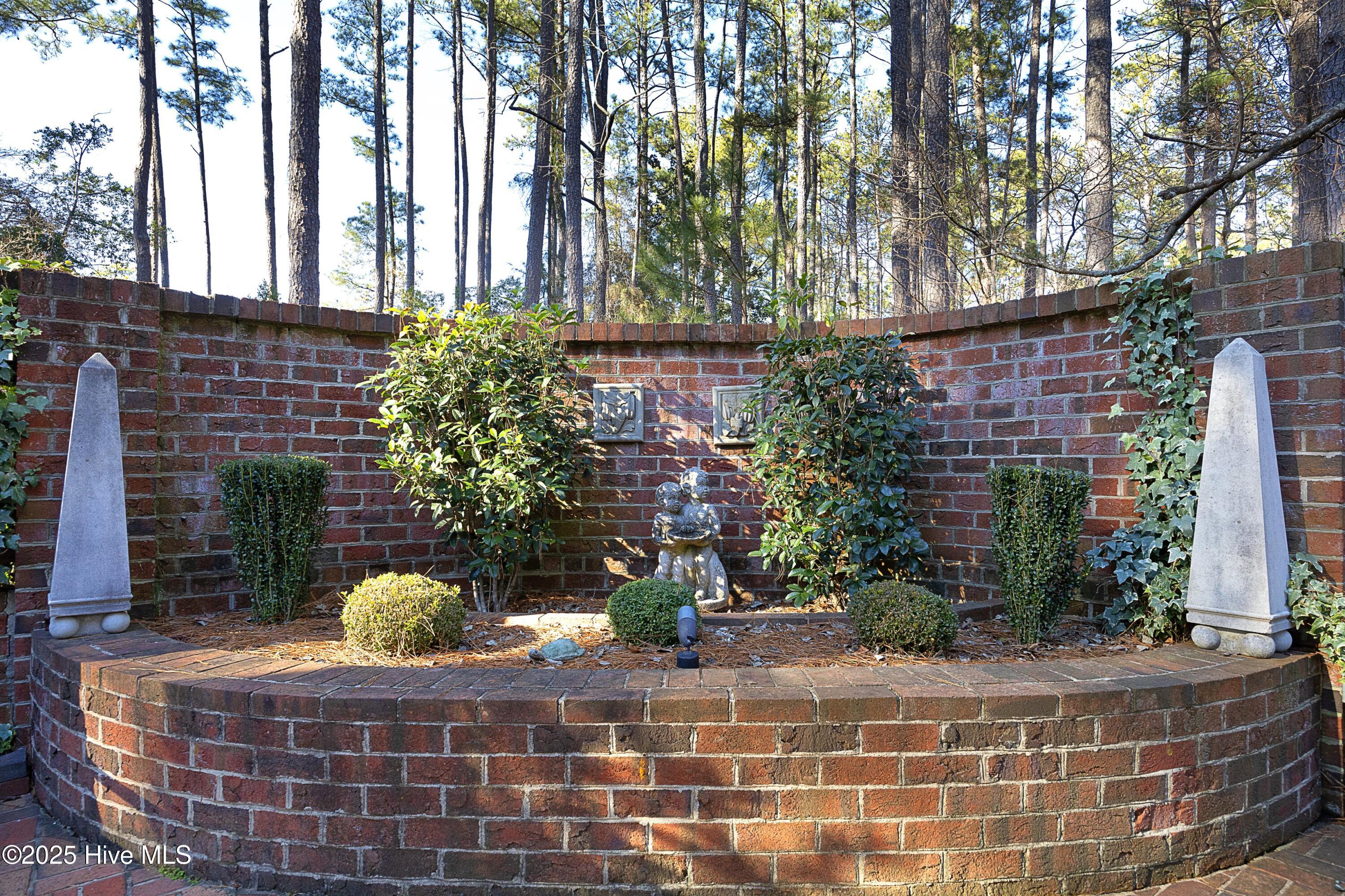 8 Ravenel Court