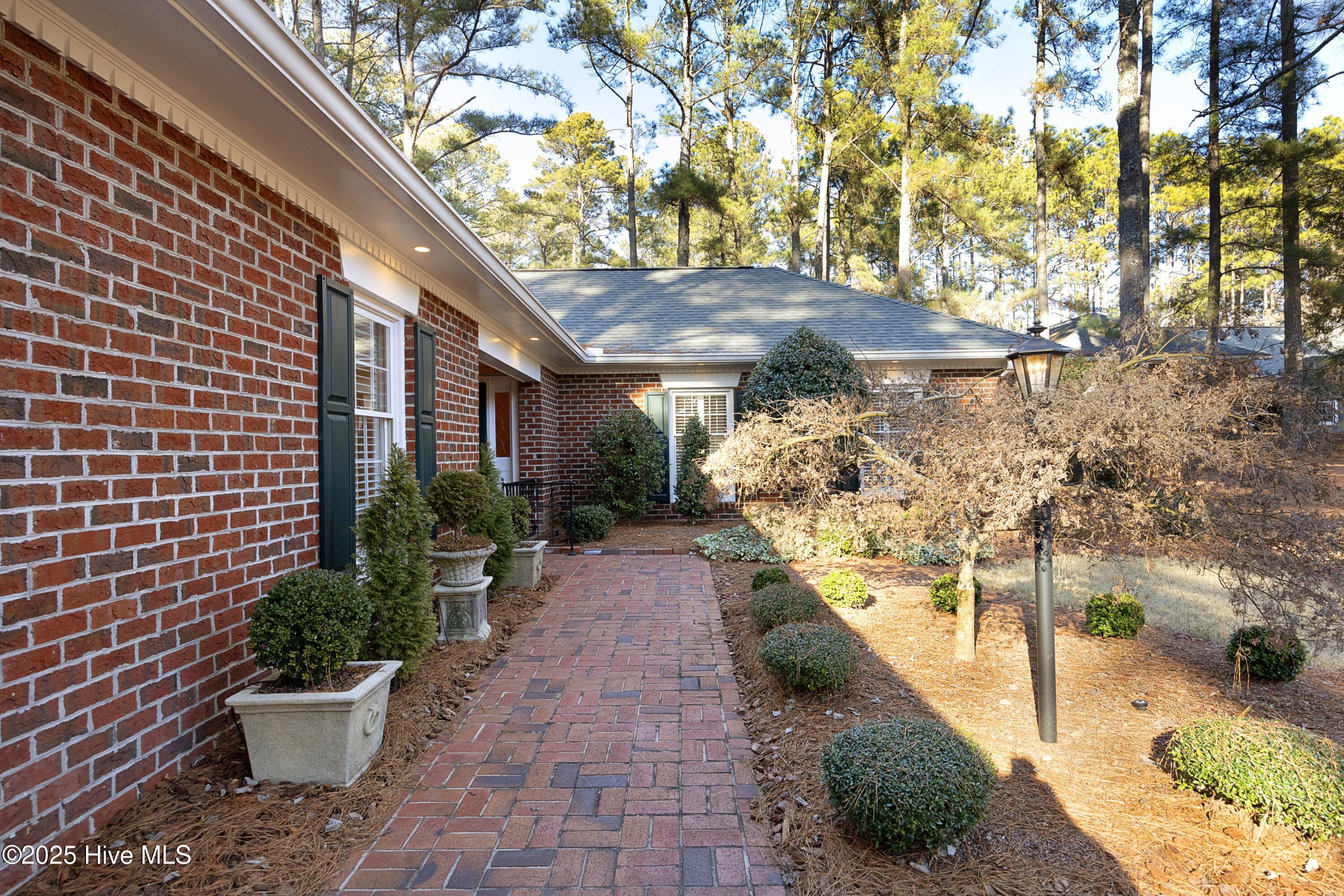 8 Ravenel Court