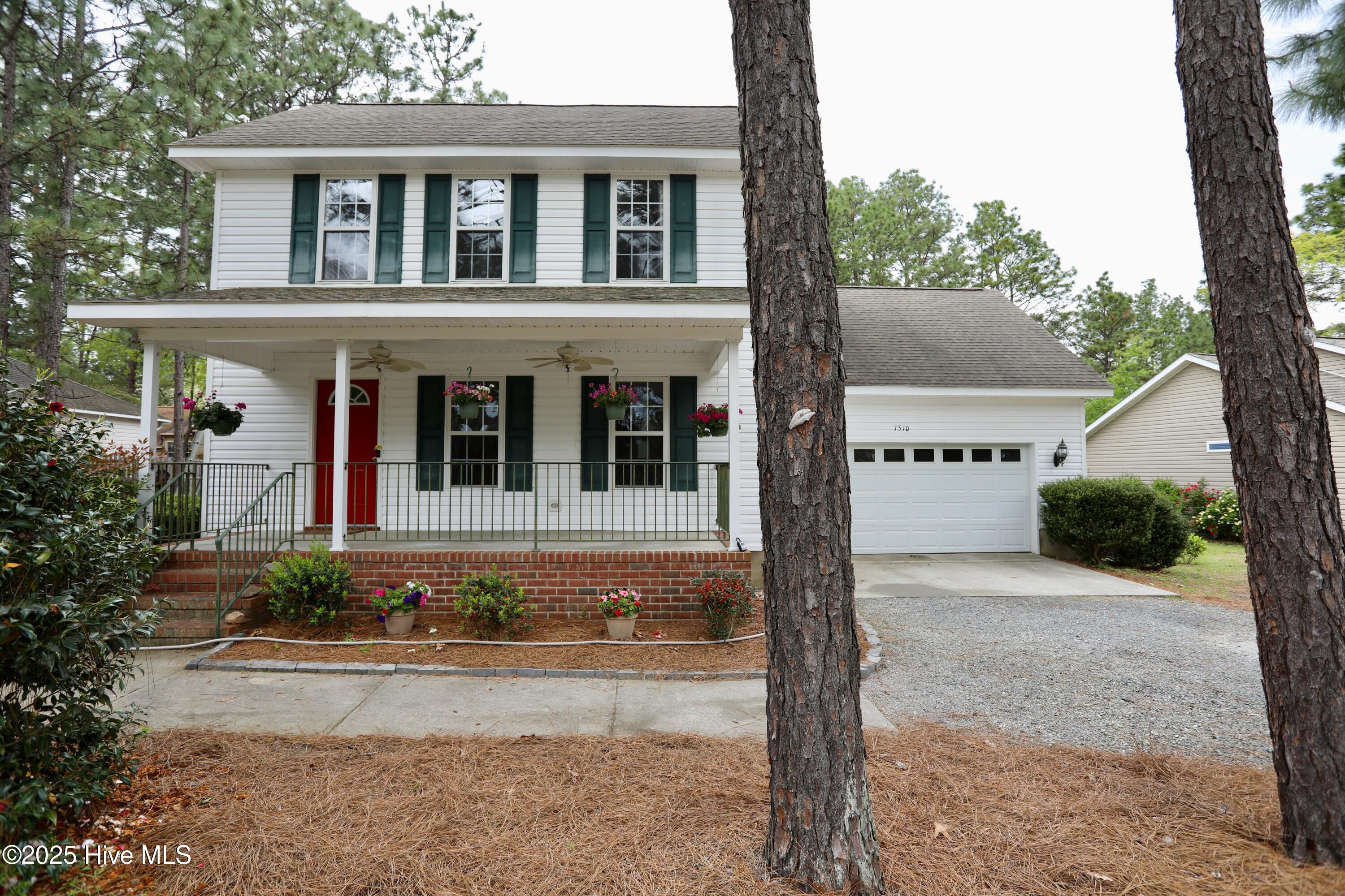 1510 Longleaf Drive E