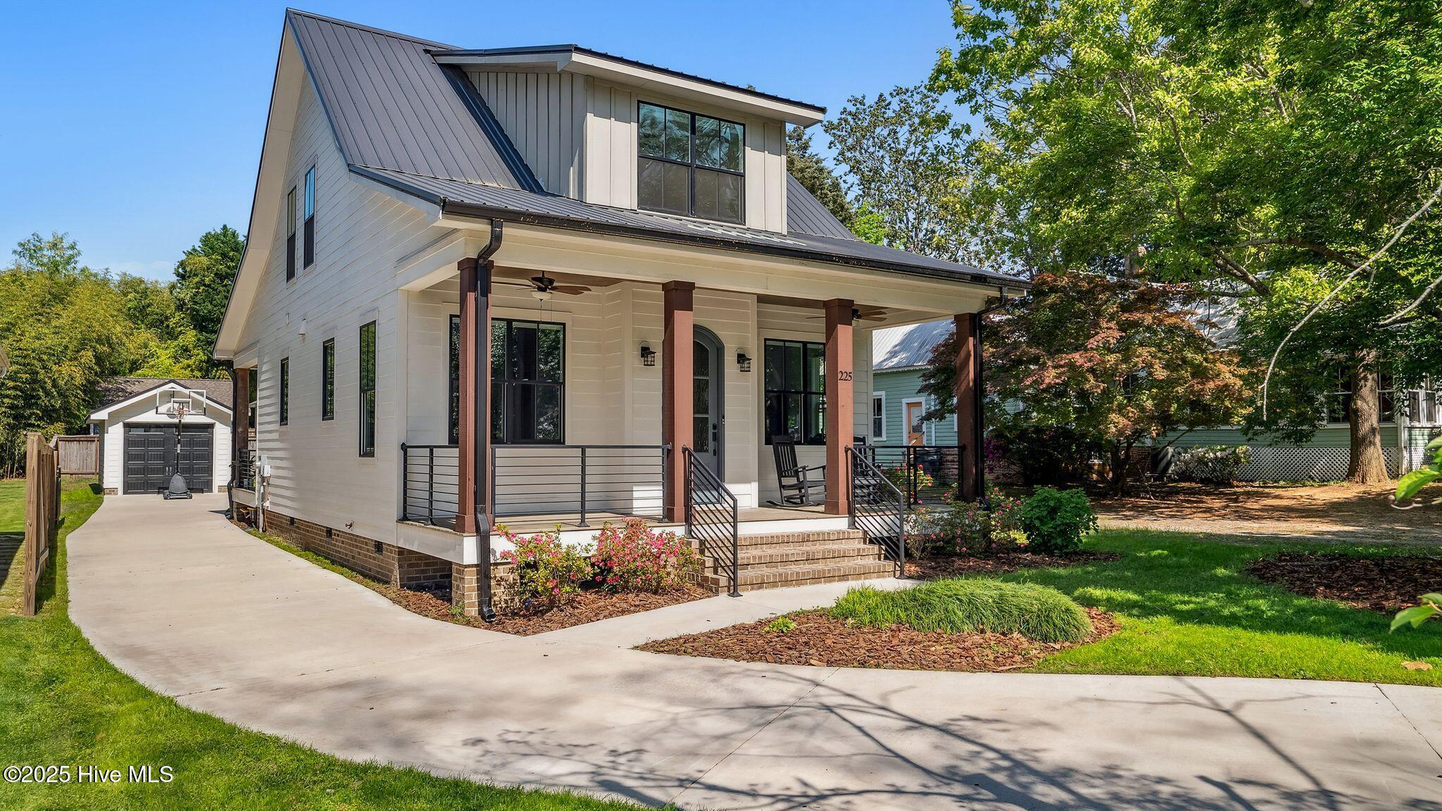 225 W Vermont Avenue