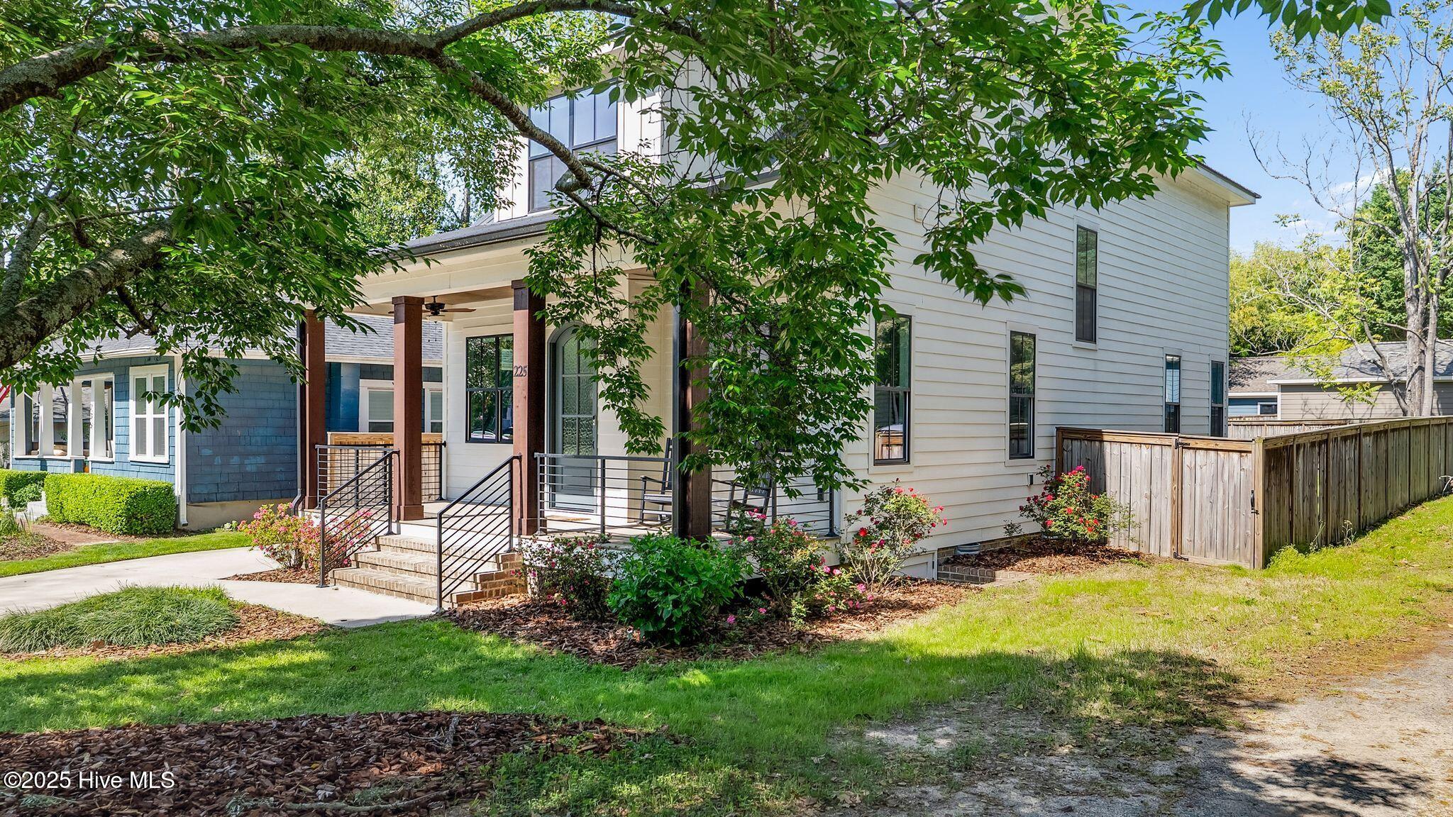 225 W Vermont Avenue