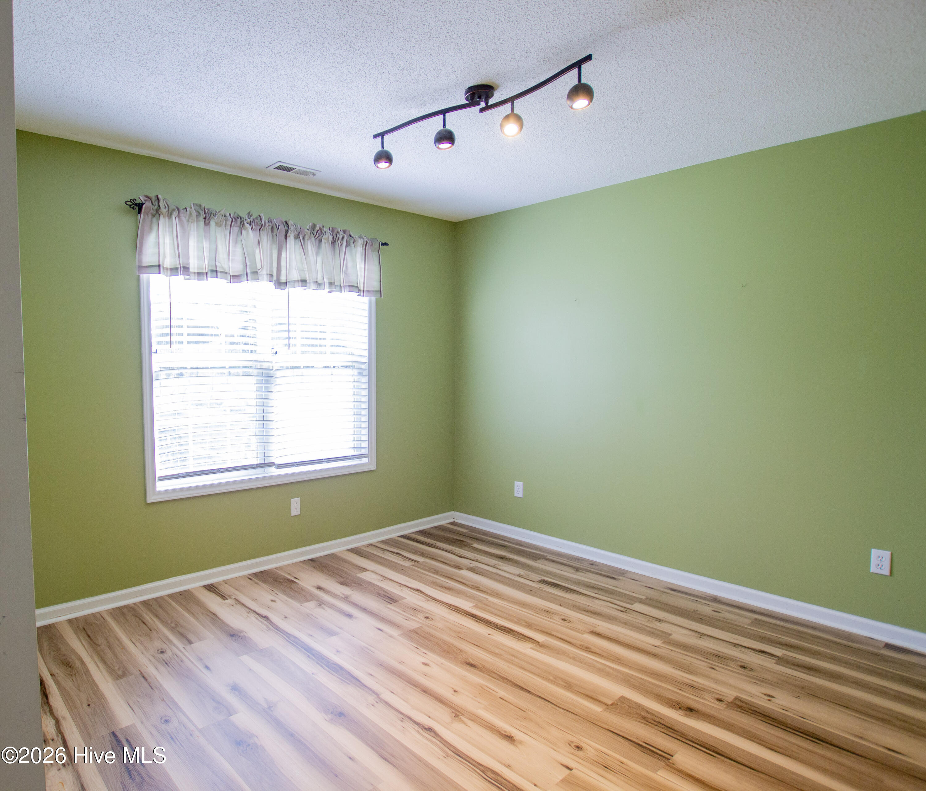 110 Robin Hood Lane