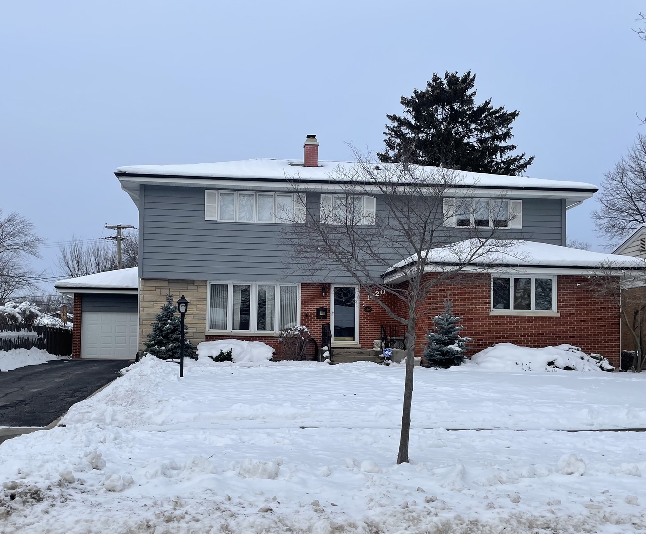 1320 W Sigwalt Street