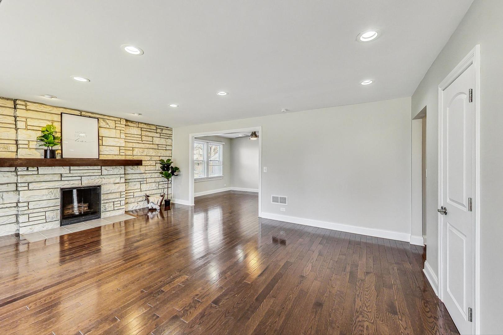 221 S Wa Pella Avenue