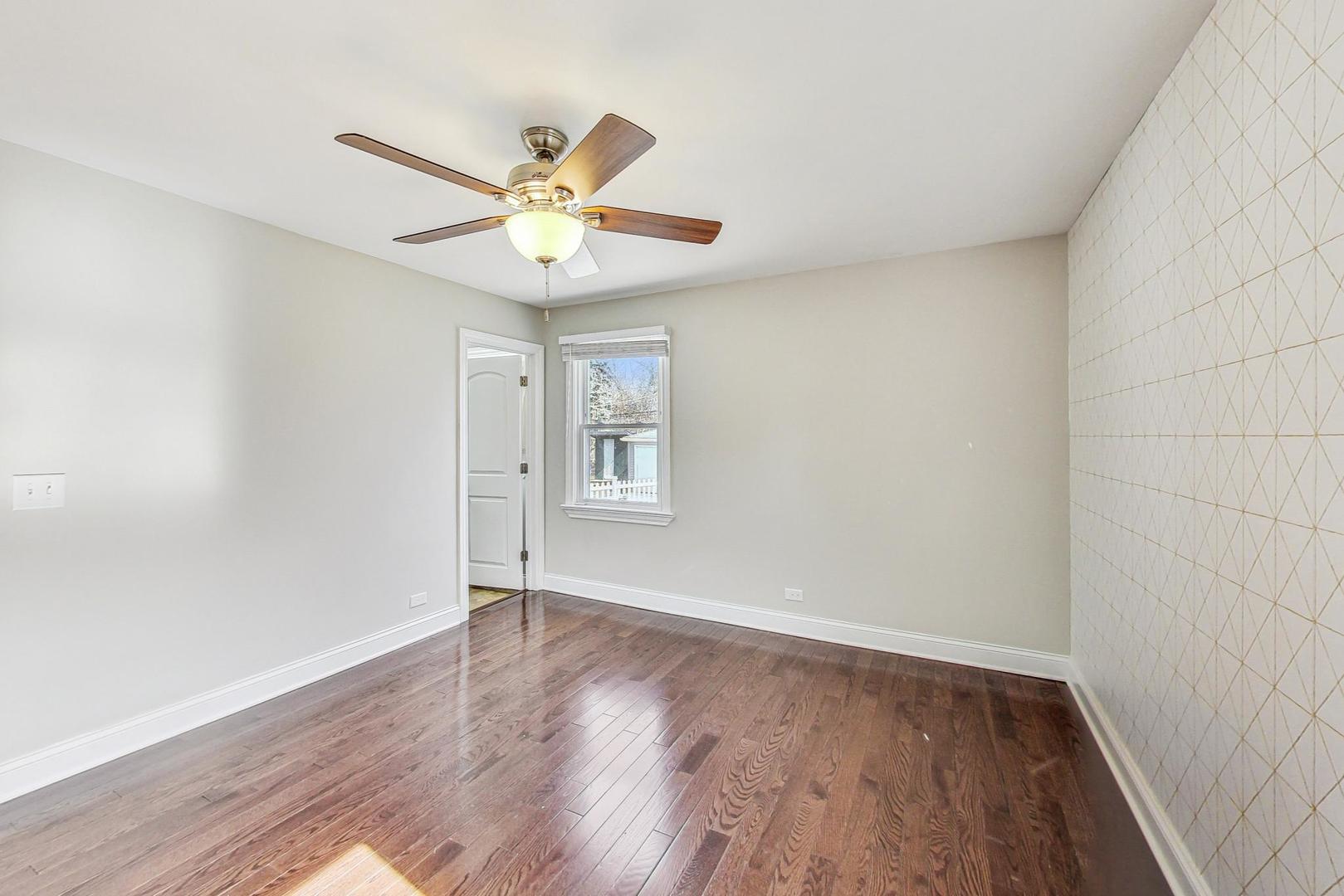 221 S Wa Pella Avenue