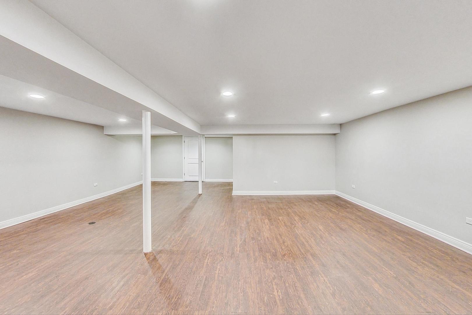 221 S Wa Pella Avenue