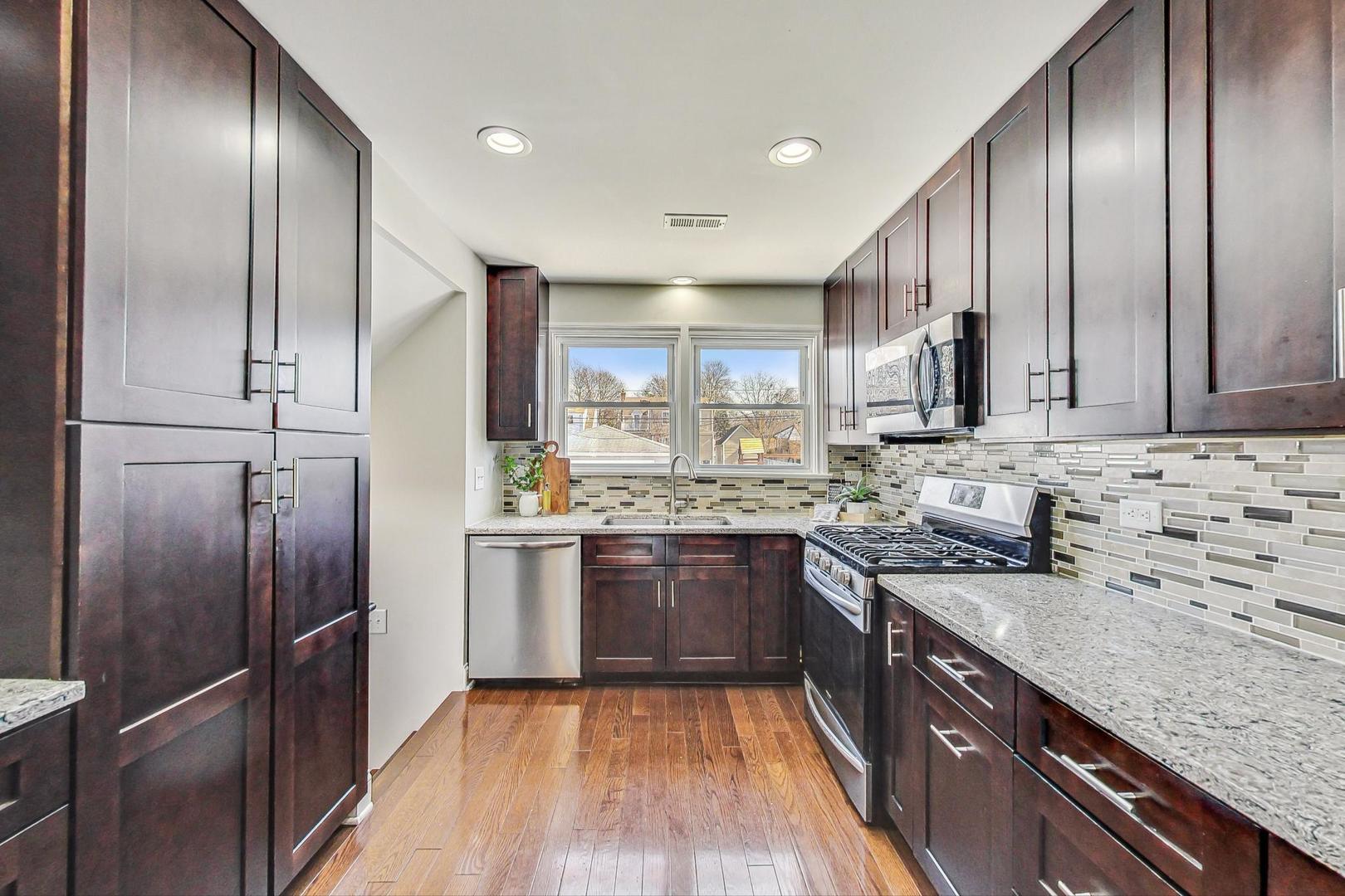 221 S Wa Pella Avenue