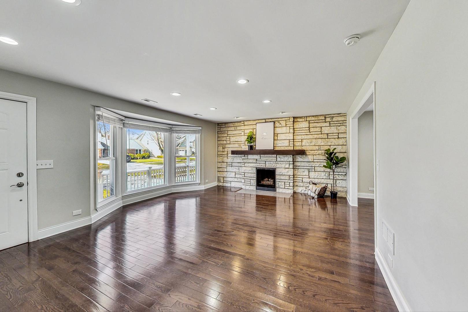 221 S Wa Pella Avenue