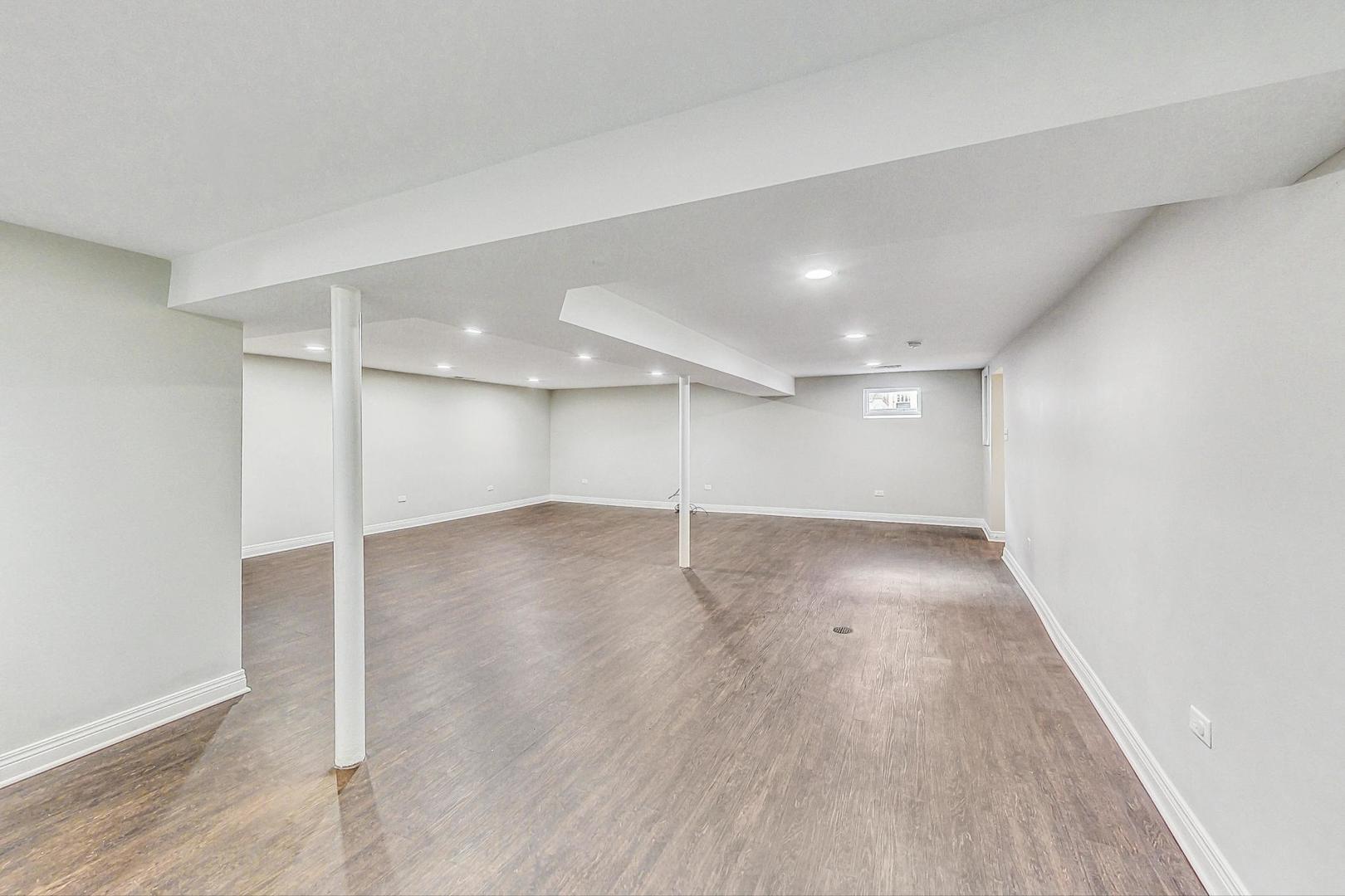 221 S Wa Pella Avenue