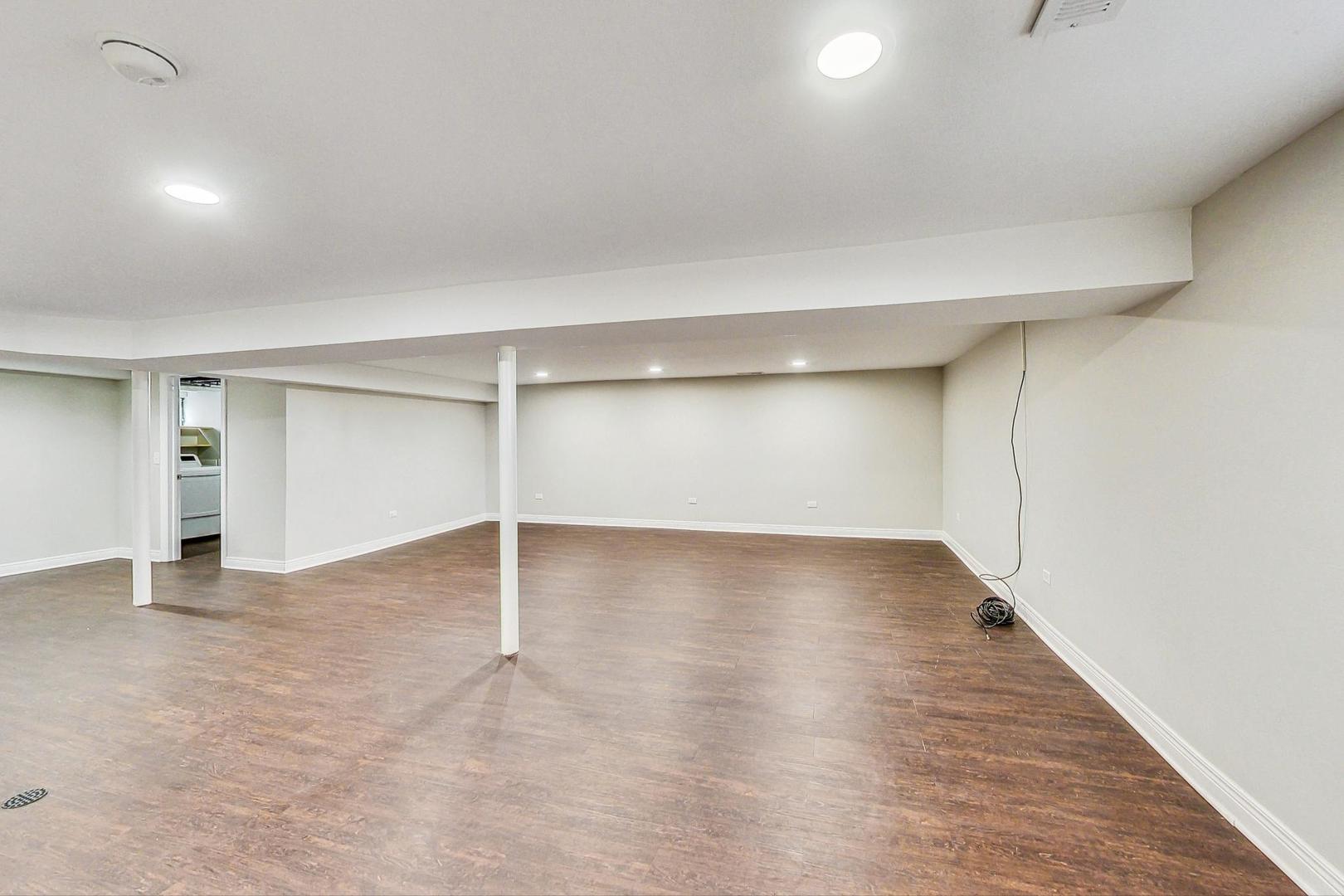 221 S Wa Pella Avenue