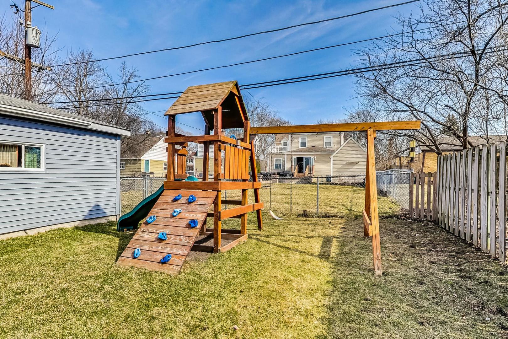 221 S Wa Pella Avenue