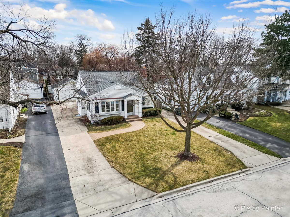 1011 N MITCHELL Avenue