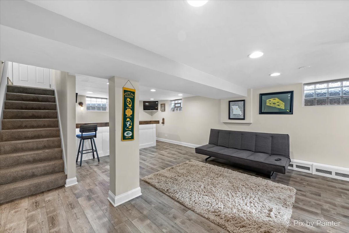 1011 N MITCHELL Avenue