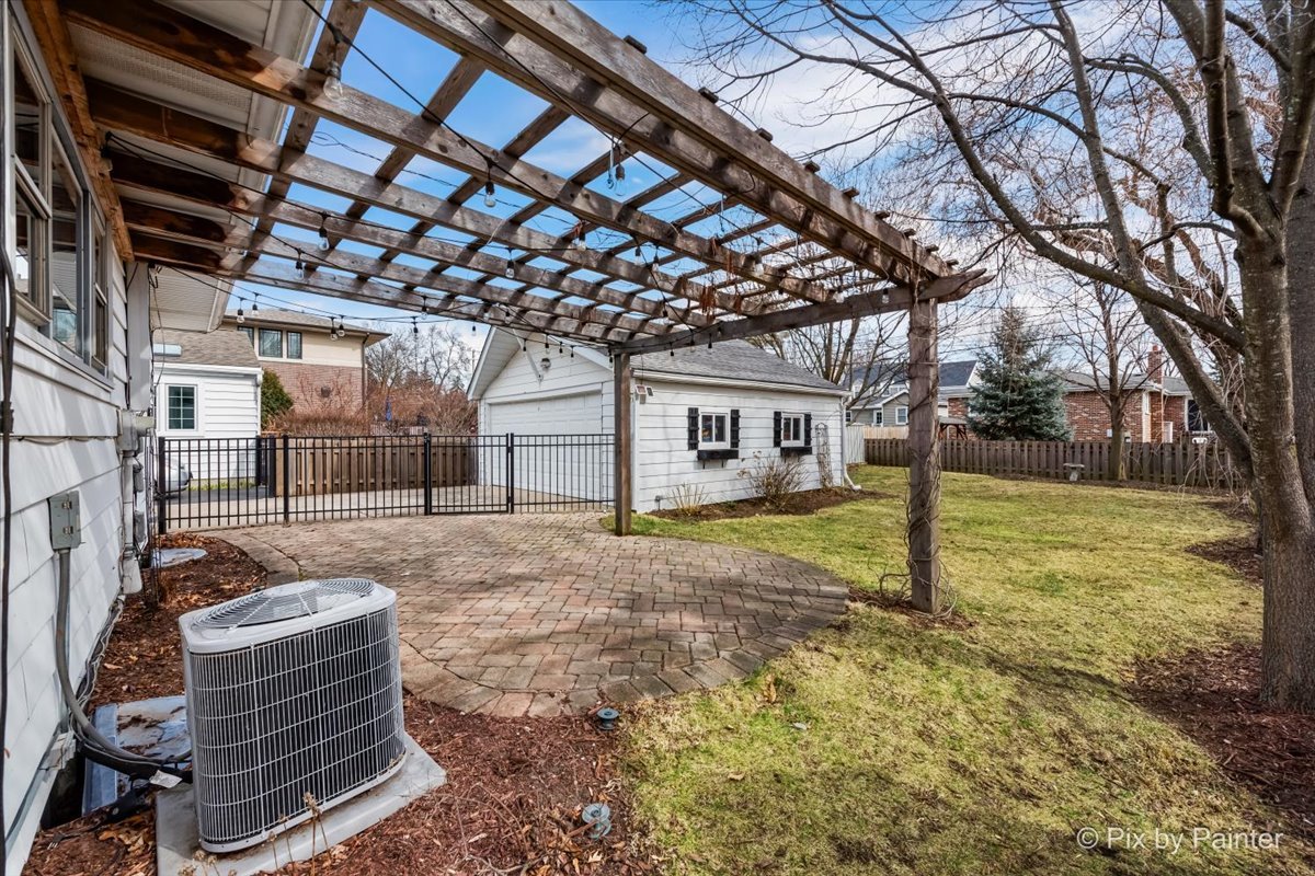 1011 N MITCHELL Avenue