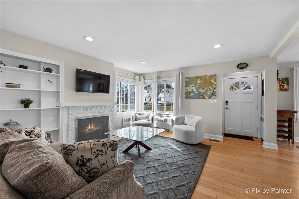 1011 N MITCHELL Avenue