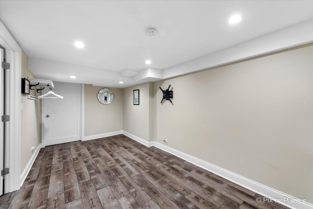 1011 N MITCHELL Avenue