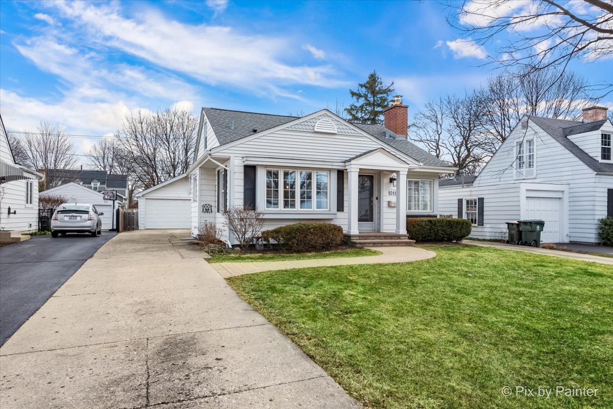 1011 N MITCHELL Avenue