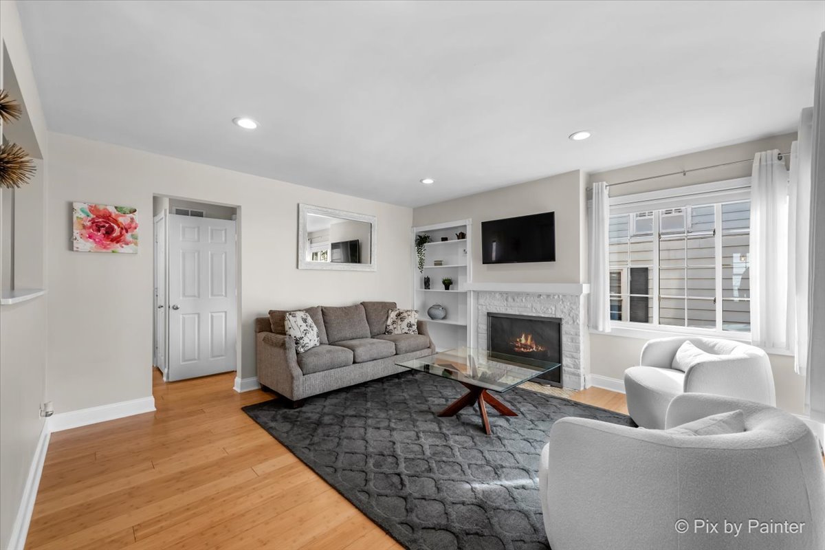 1011 N MITCHELL Avenue