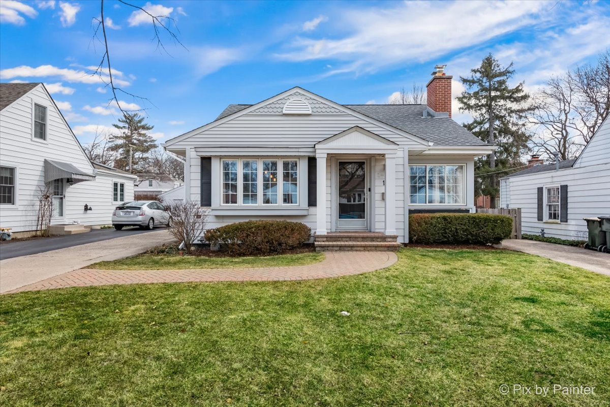 1011 N MITCHELL Avenue