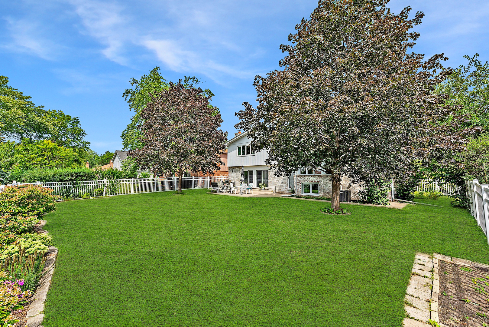 904 Pfingsten Road