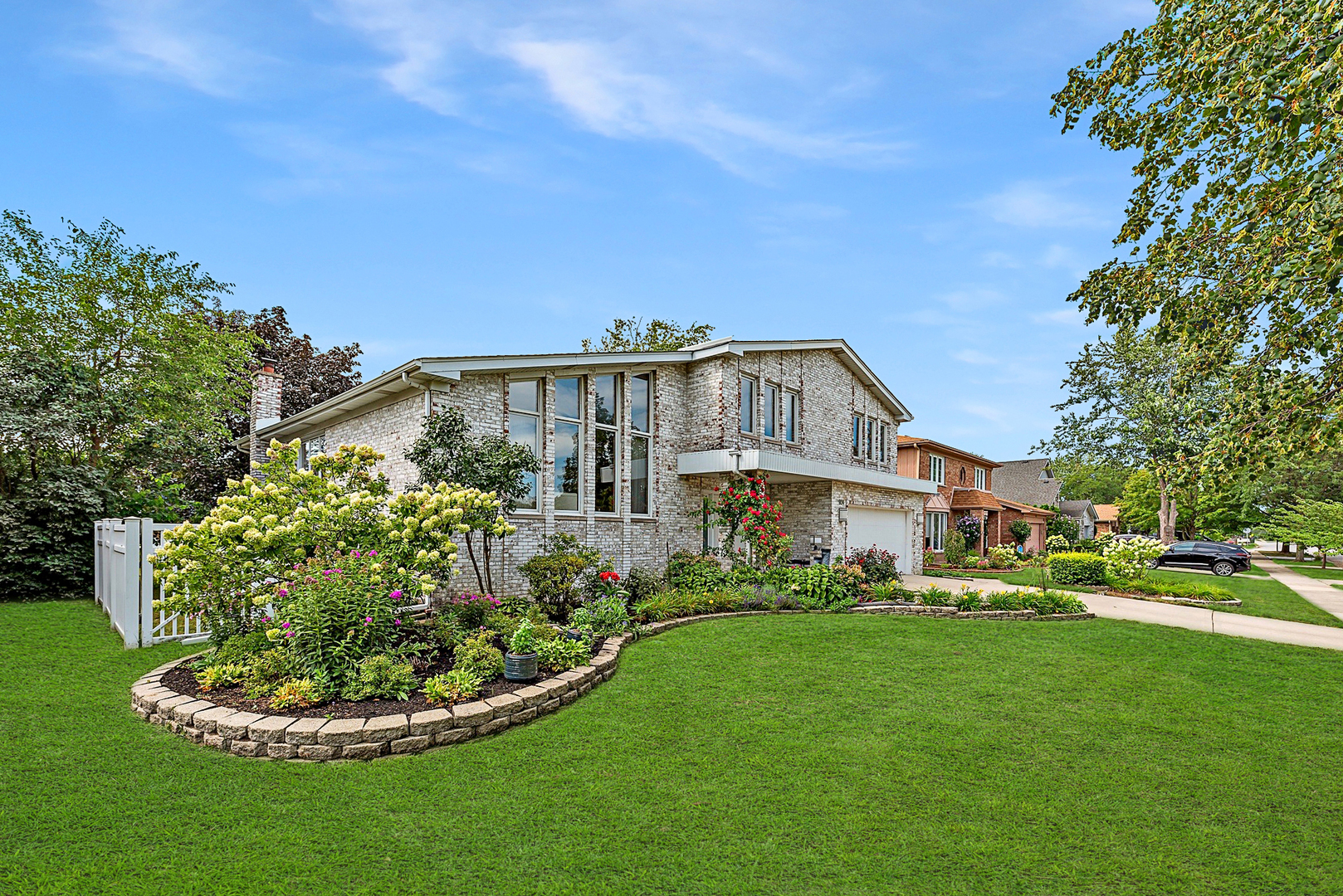 904 Pfingsten Road