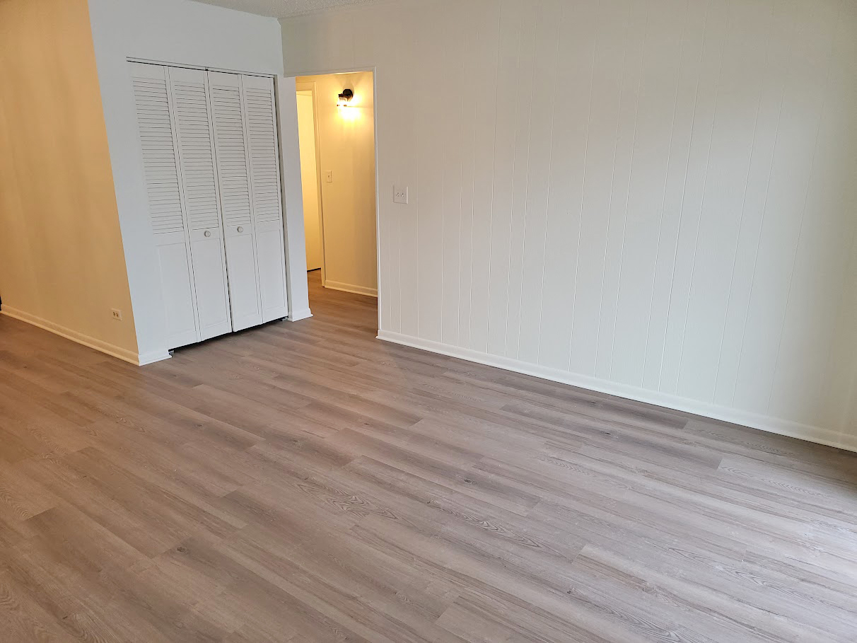 945 N Rohlwing Road Unit: GM