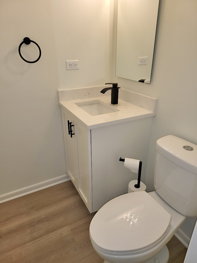 945 N Rohlwing Road Unit: GM