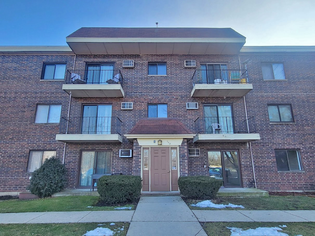 945 N Rohlwing Road Unit: GM